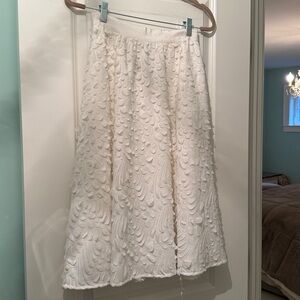 Elegant White Textured Skirt